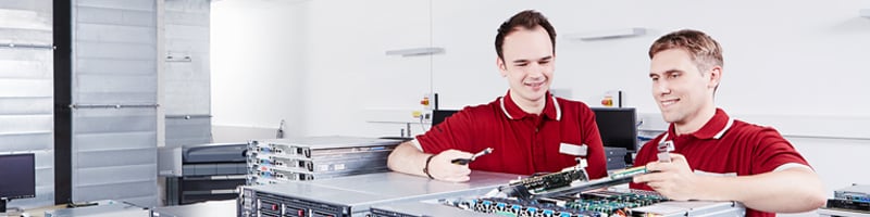 Durch Managed Hosting bleiben Ihnen Arbeiten wie Hardwarewartung, Softwareupdates und Datenbackups erspart.